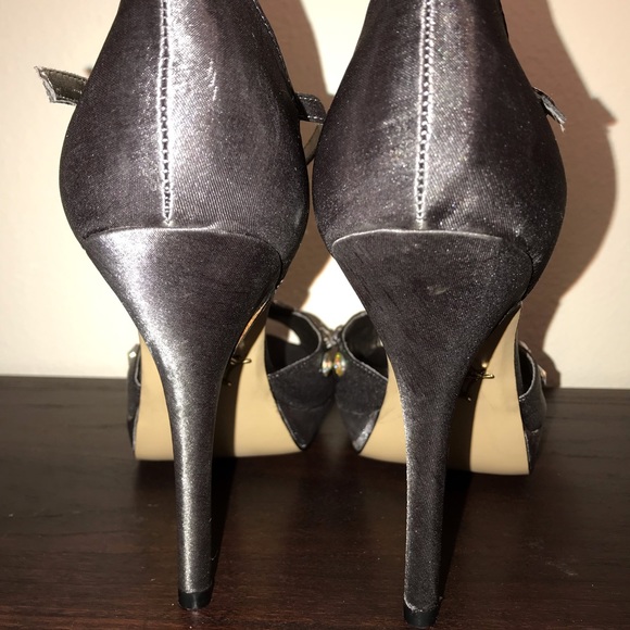 New Mojo Moxy gray rhinestone t-strap heel - Picture 3 of 3